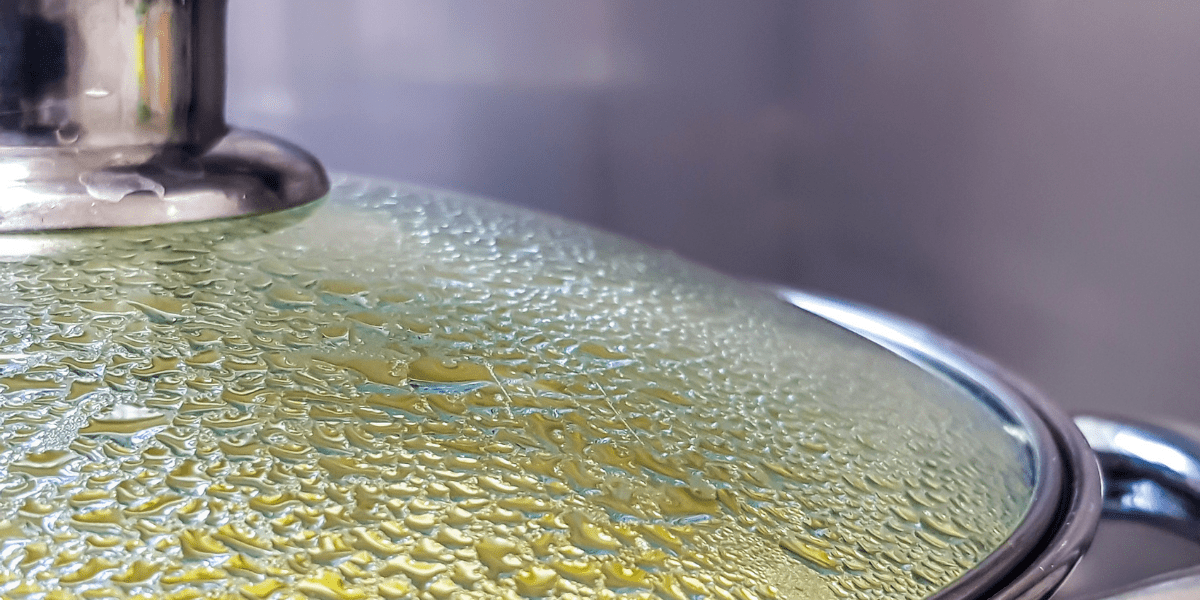 How to Make Bathtub White Again In 6 Steps or Less (June 2022)