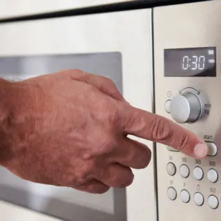 Is it ok to microwave glass?